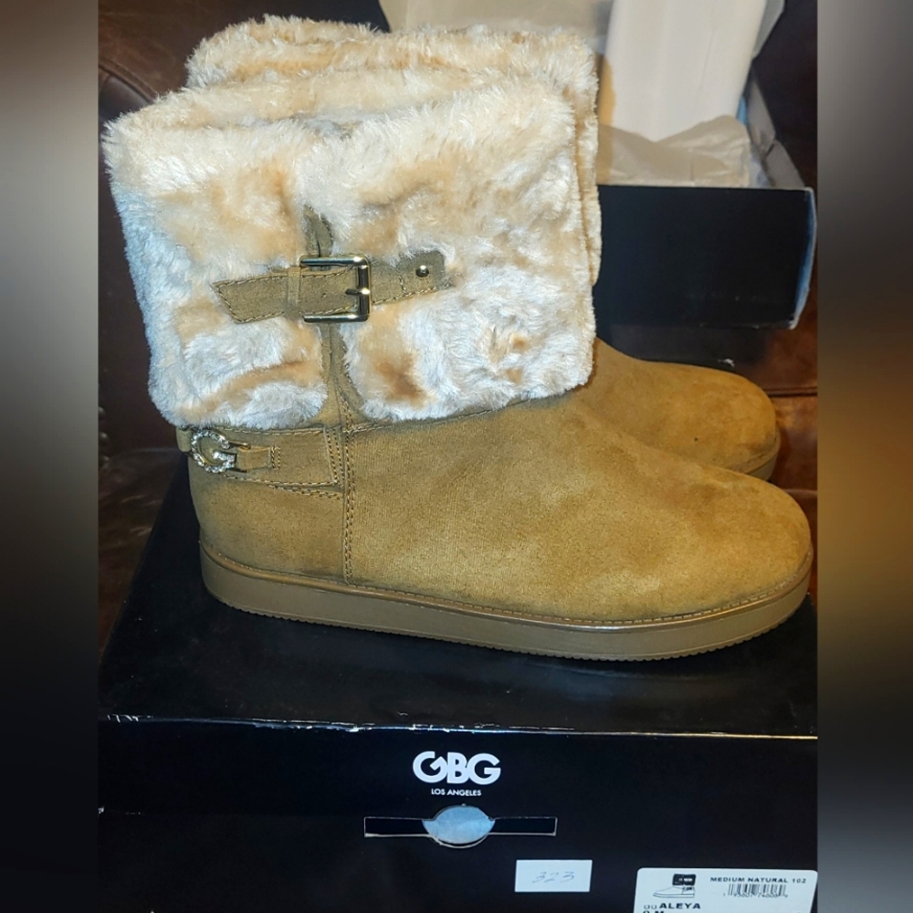 GBG Los Angeles Tan Fur-Lined Boots